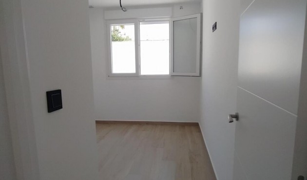 Resale - Villa Penthouse -
Torrevieja - aguas nuevas