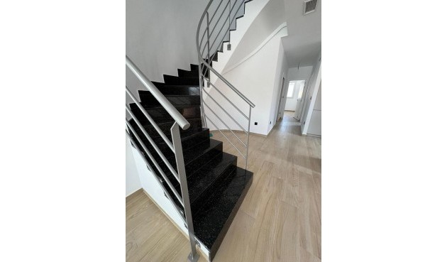 Resale - Villa Penthouse -
Torrevieja - aguas nuevas