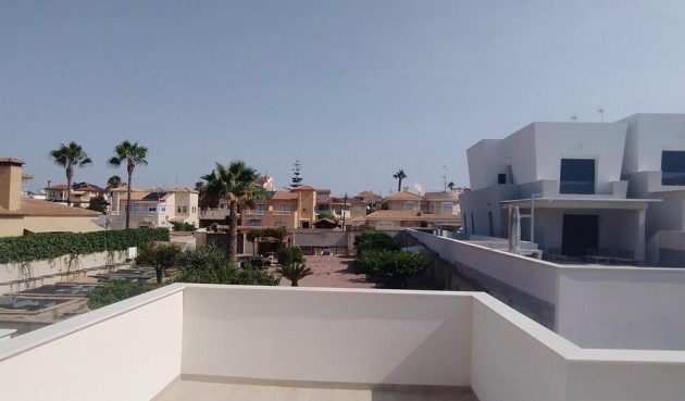 Resale - Villa Penthouse -
Torrevieja - aguas nuevas