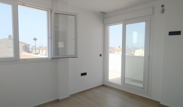 Resale - Villa Penthouse -
Torrevieja - aguas nuevas