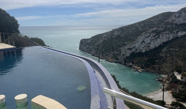 Återförsäljning - Villa -
Jávea - Costa Blanca