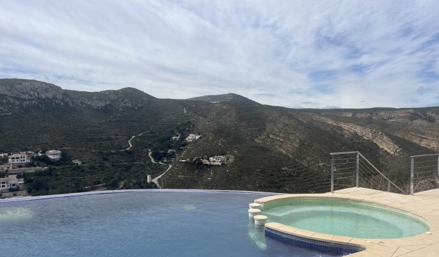 Återförsäljning - Villa -
Jávea - Costa Blanca