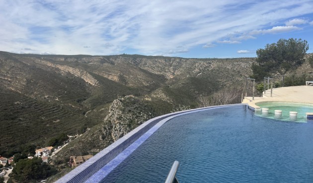 Återförsäljning - Villa -
Jávea - Costa Blanca