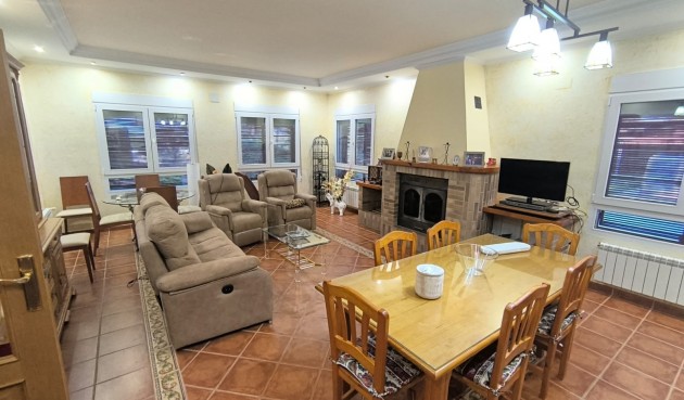 Resale - Villa -
Yecla - Inland