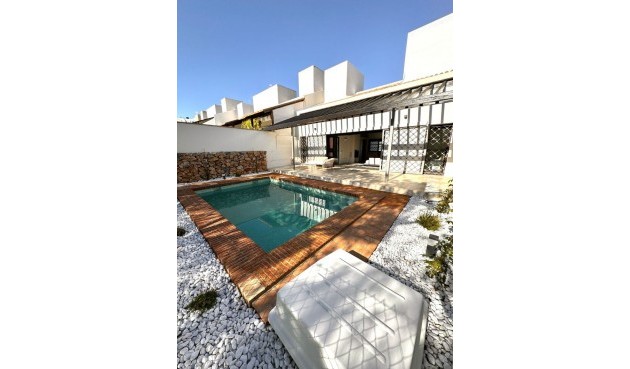 Resale - Villa -
Peraleja Golf - Inland