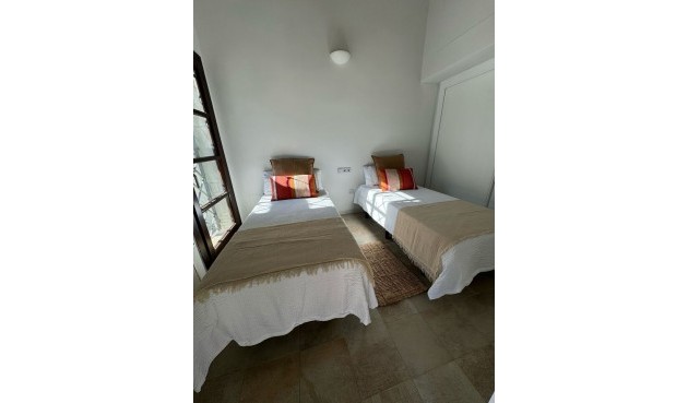 Resale - Villa -
Peraleja Golf - Inland