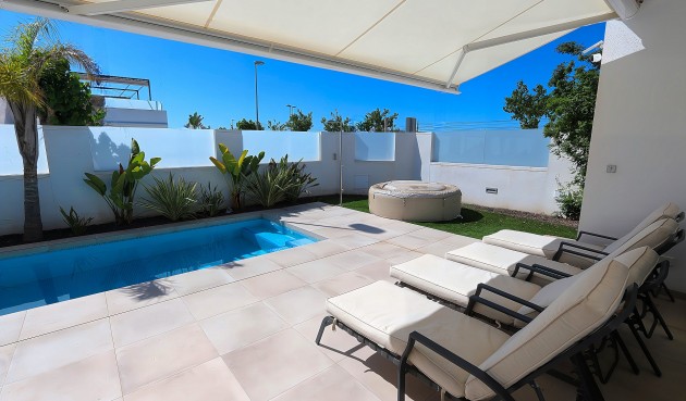 Brukt - Villa -
Pilar de la Horadada - Costa Blanca