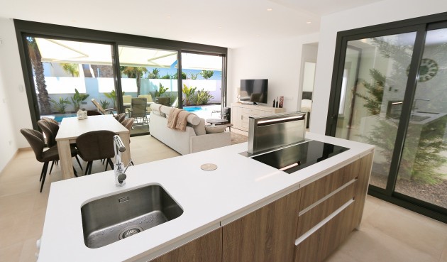 Brukt - Villa -
Pilar de la Horadada - Costa Blanca