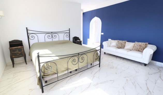 Resale - Villa -
Orihuela Costa - Costa Blanca