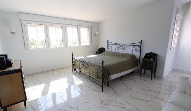 Resale - Villa -
Orihuela Costa - Costa Blanca