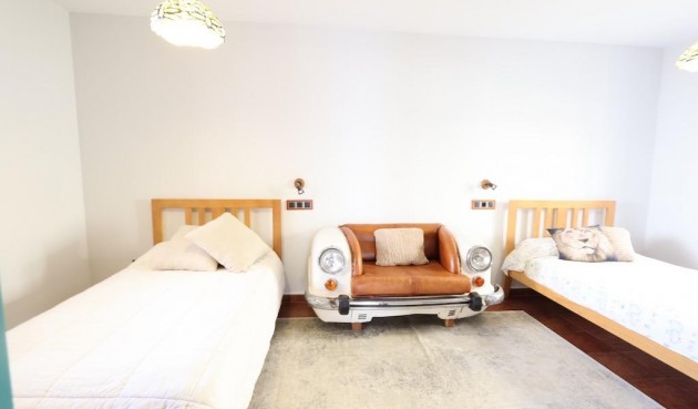 Resale - Villa -
Orihuela Costa - Costa Blanca