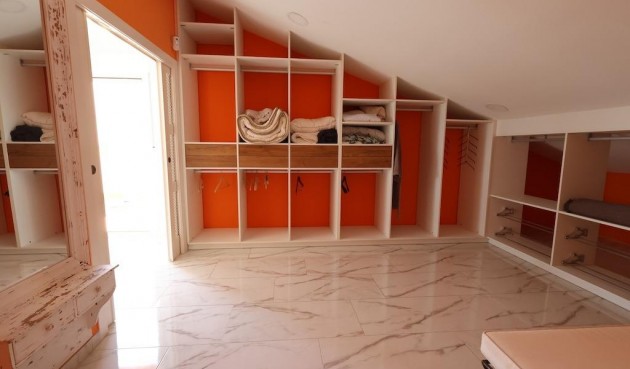 Resale - Villa -
Orihuela Costa - Costa Blanca