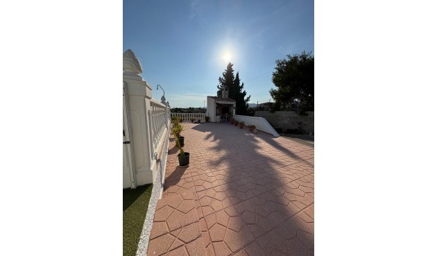 Resale - Villa -
Albatera - Partida Lomas