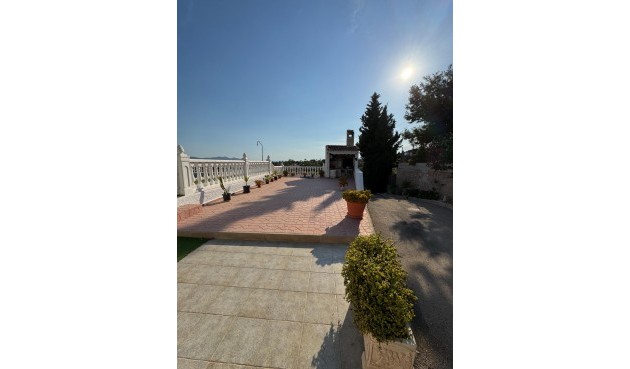 Resale - Villa -
Albatera - Partida Lomas