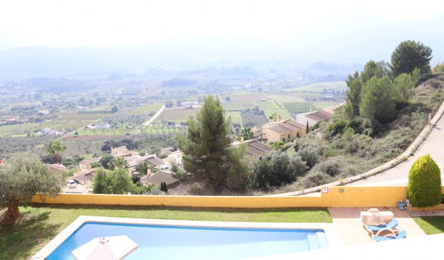 Reventa - Town House -
Jalón - Inland