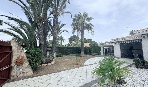 Resale - Villa -
Orihuela Costa - Campoamor