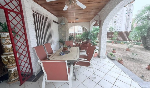 Resale - Villa -
Orihuela Costa - Campoamor