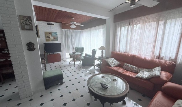 Resale - Villa -
Orihuela Costa - Campoamor