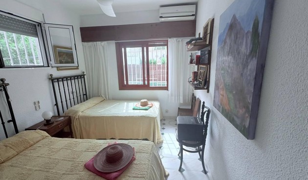 Resale - Villa -
Orihuela Costa - Campoamor