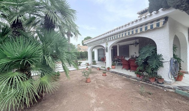 Resale - Villa -
Orihuela Costa - Campoamor