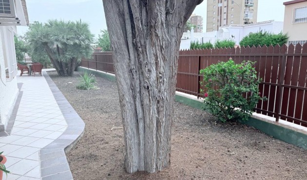 Resale - Villa -
Orihuela Costa - Campoamor