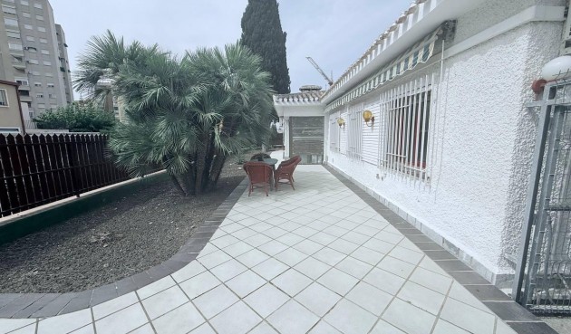 Resale - Villa -
Orihuela Costa - Campoamor