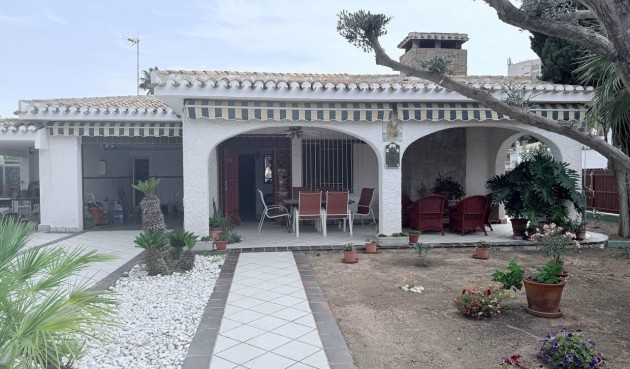 Resale - Villa -
Orihuela Costa - Campoamor