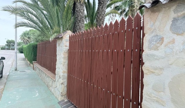 Resale - Villa -
Orihuela Costa - Campoamor