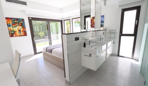 Återförsäljning - Villa -
Jávea - Costa Blanca