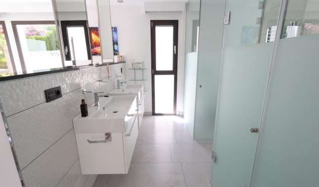 Återförsäljning - Villa -
Jávea - Costa Blanca