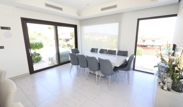 Återförsäljning - Villa -
Jávea - Costa Blanca