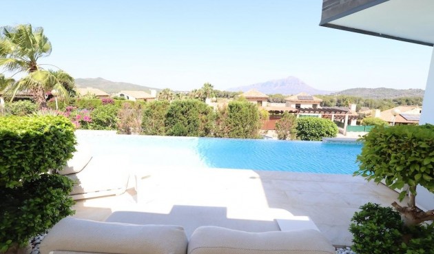 Återförsäljning - Villa -
Jávea - Costa Blanca