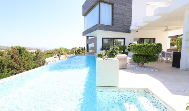 Återförsäljning - Villa -
Jávea - Costa Blanca