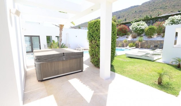 Återförsäljning - Villa -
Jávea - Costa Blanca