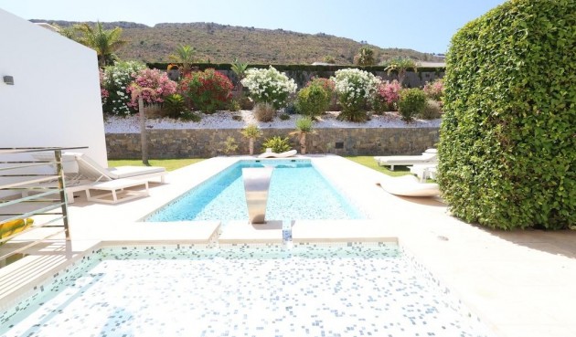 Återförsäljning - Villa -
Jávea - Costa Blanca