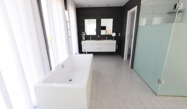 Återförsäljning - Villa -
Jávea - Costa Blanca