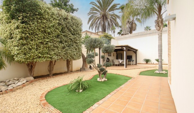 Resale - Villa -
Torrevieja - Costa Blanca