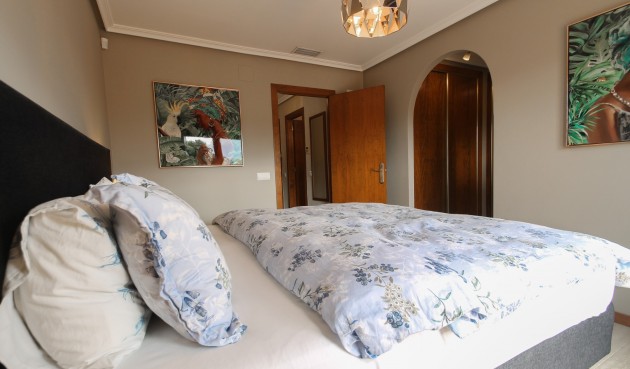 Resale - Villa -
Torrevieja - Costa Blanca