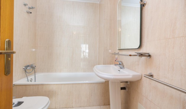 Brukt - Apartment -
Torrevieja - Paseo Maritimo