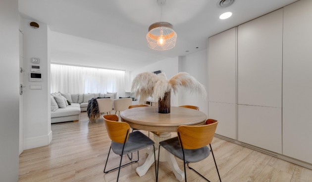 Resale - Apartment -
Torrevieja - Playa del Cura