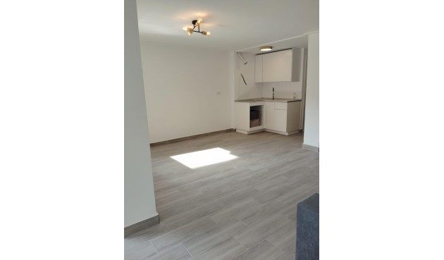 Återförsäljning - Apartment -
Torrevieja - Centro