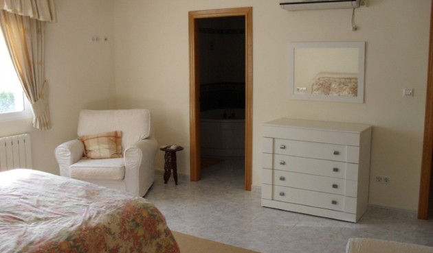 Resale - Villa -
Jalón - Inland