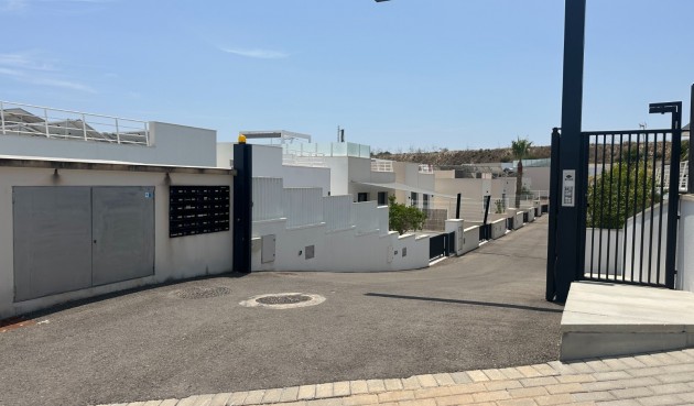 Resale - Villa -
San Miguel de Salinas - Inland