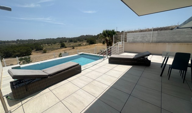Resale - Villa -
San Miguel de Salinas - Inland