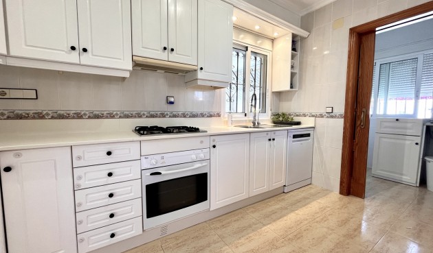 Resale - Villa -
San Miguel de Salinas - Inland