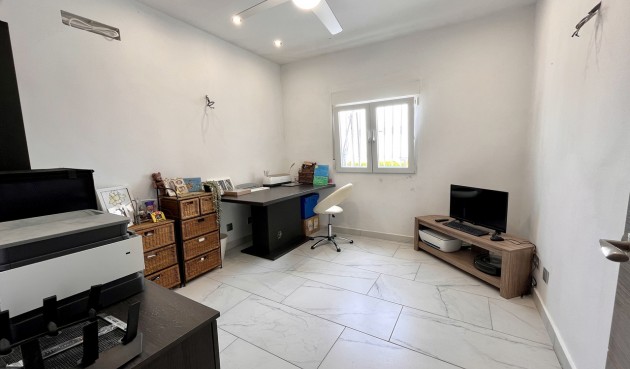 Resale - Villa -
San Miguel de Salinas - Inland