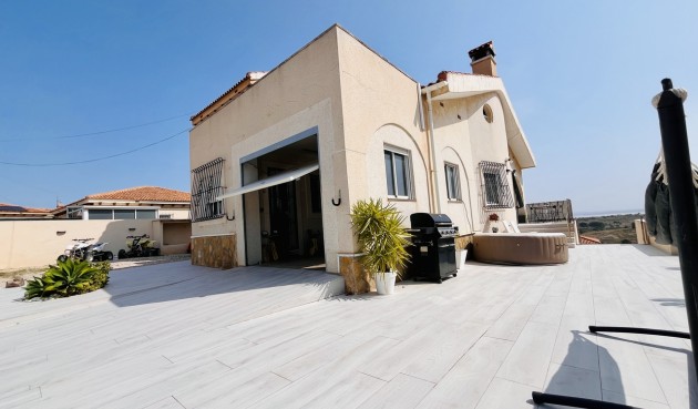 Resale - Villa -
San Miguel de Salinas - Inland