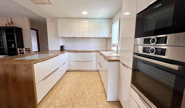 Återförsäljning - Villa -
La Zenia - Costa Blanca