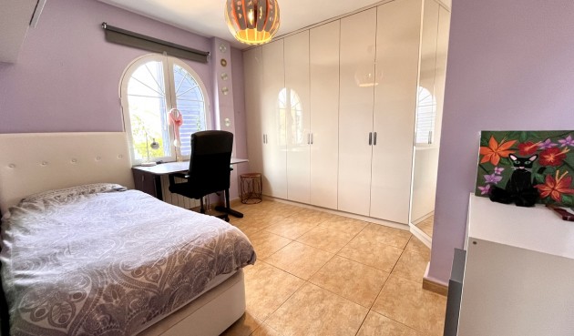 Återförsäljning - Villa -
La Zenia - Costa Blanca