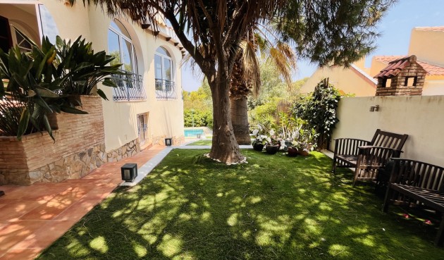 Återförsäljning - Villa -
La Zenia - Costa Blanca